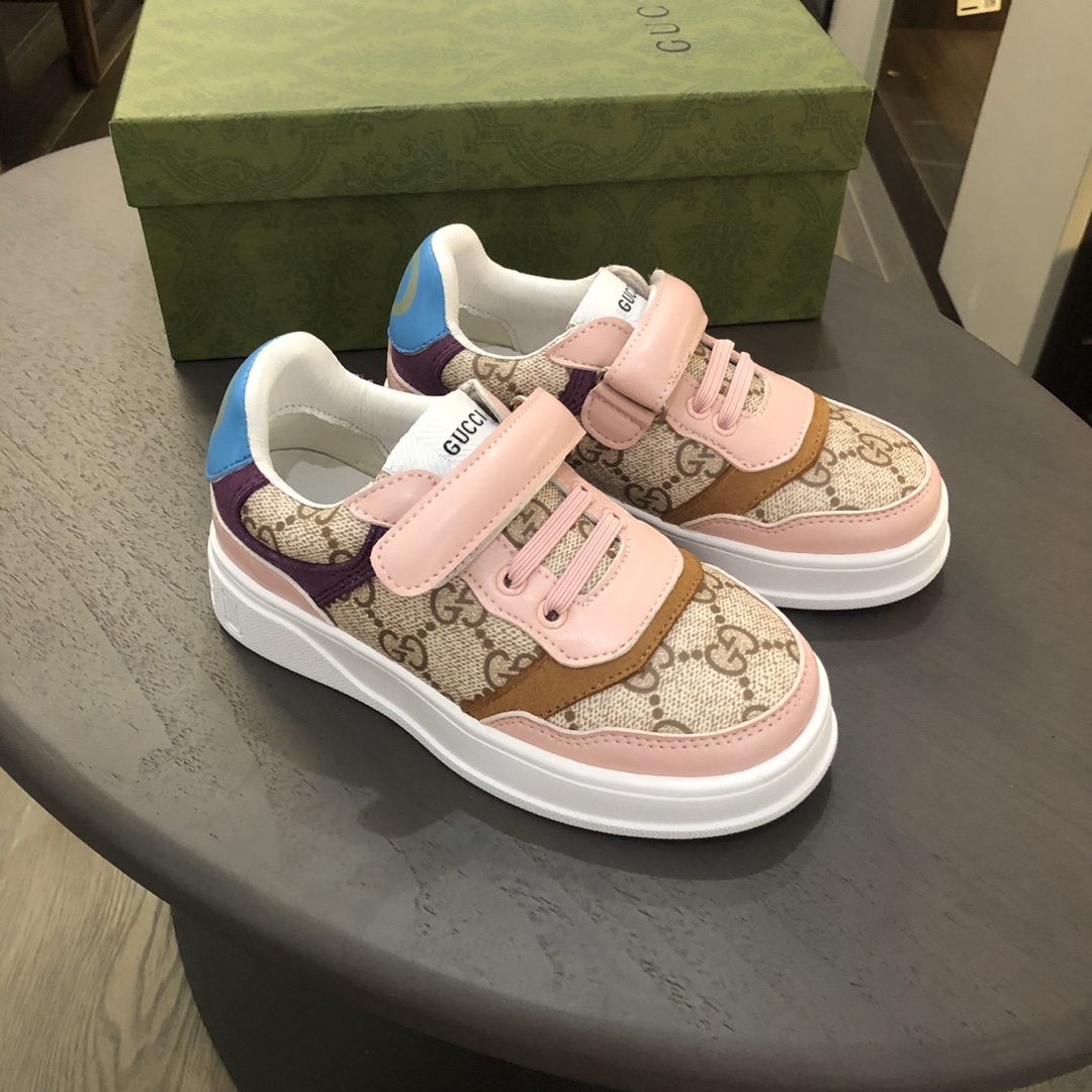 Children's shoes child
